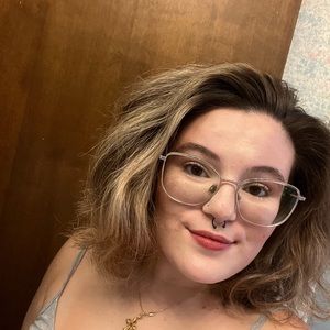 Meet your Posher, Rina